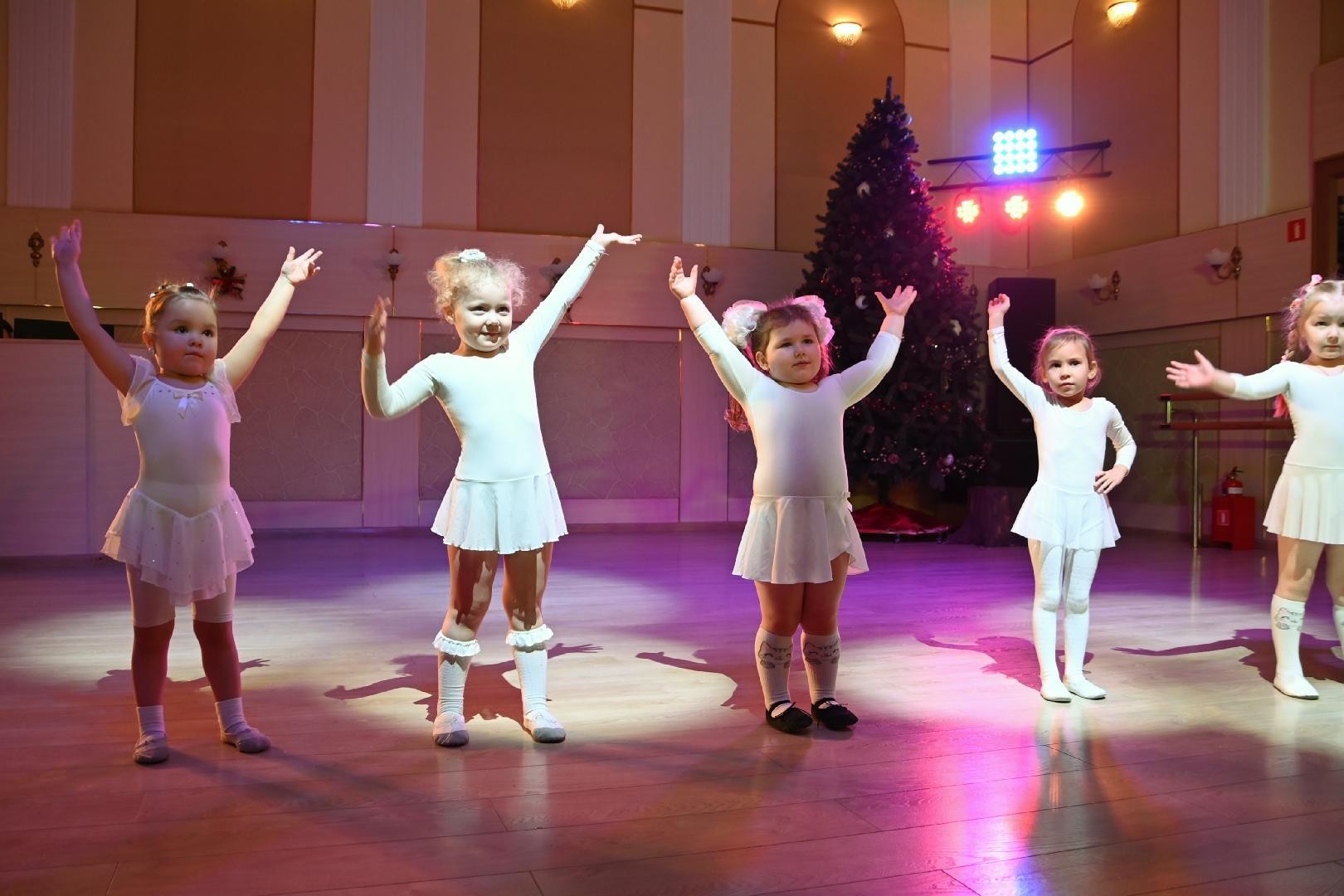 Стартовали новогодние открытые уроки коллективов