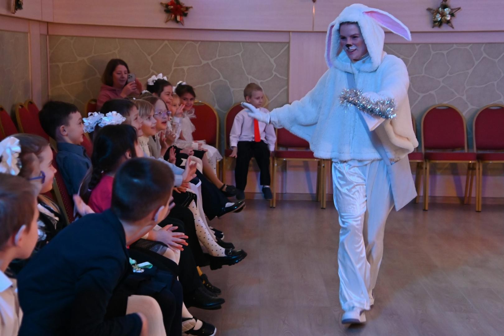 Как Маша и Заяц вместе с ребятами спасли Новый год!